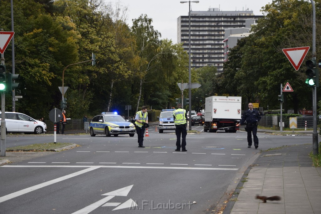 VU Bus Pkw Koeln Porz Gremberghoven Steinstr Konrad Adenauerstr P49.JPG - Miklos Laubert